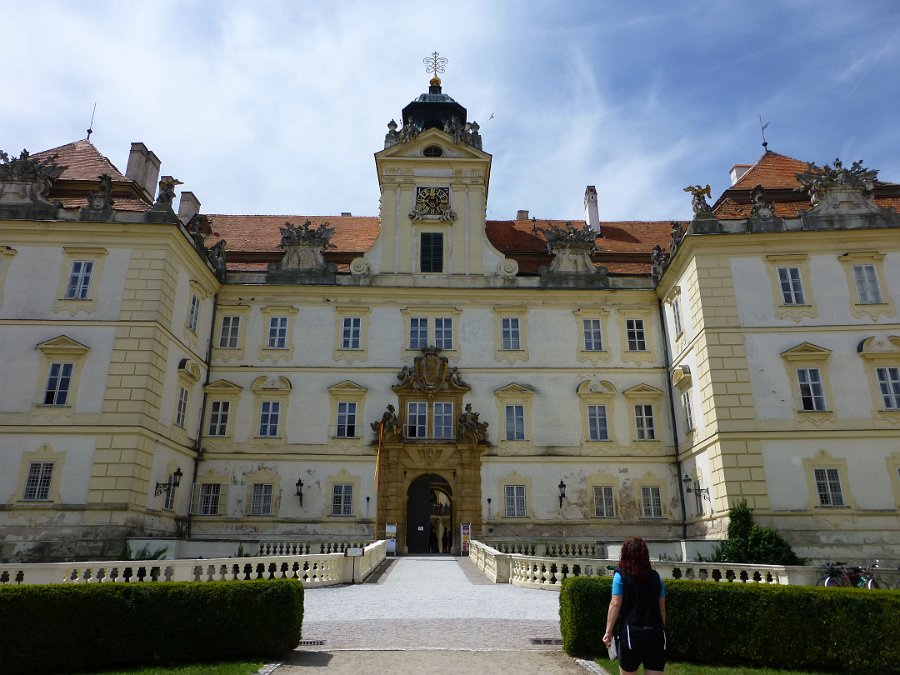 P1000590.JPG - zámek Valtice