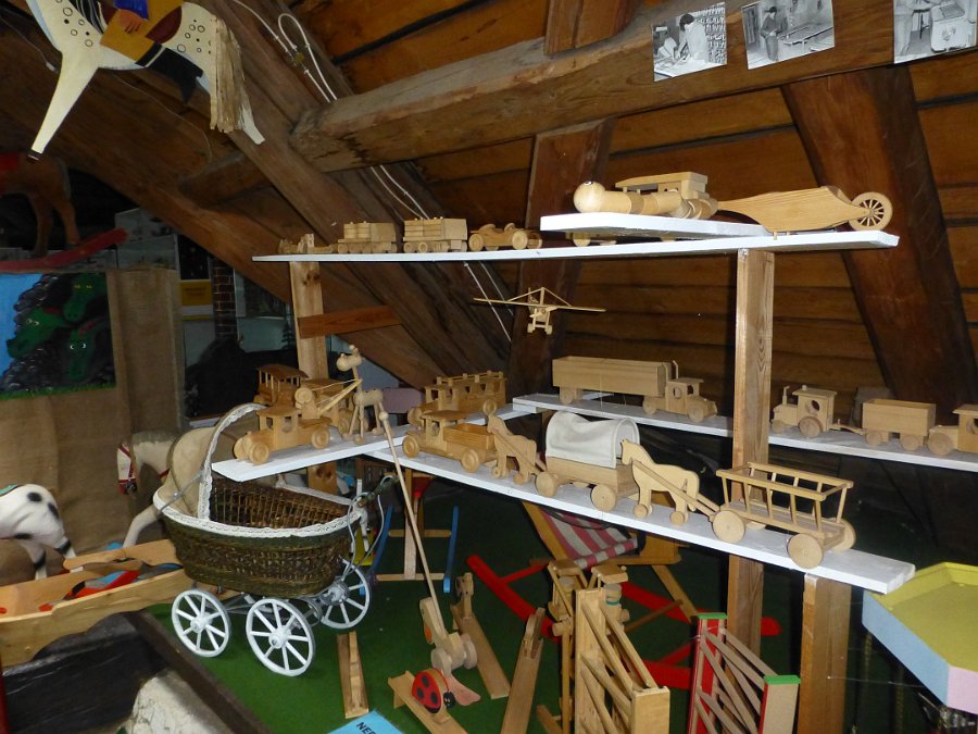P1030930.JPG - Kašperské Hory, muzeum české hračky
